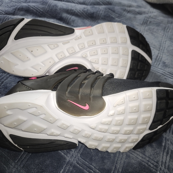 Nike Presto Black and Pink - Picture 3 of 6